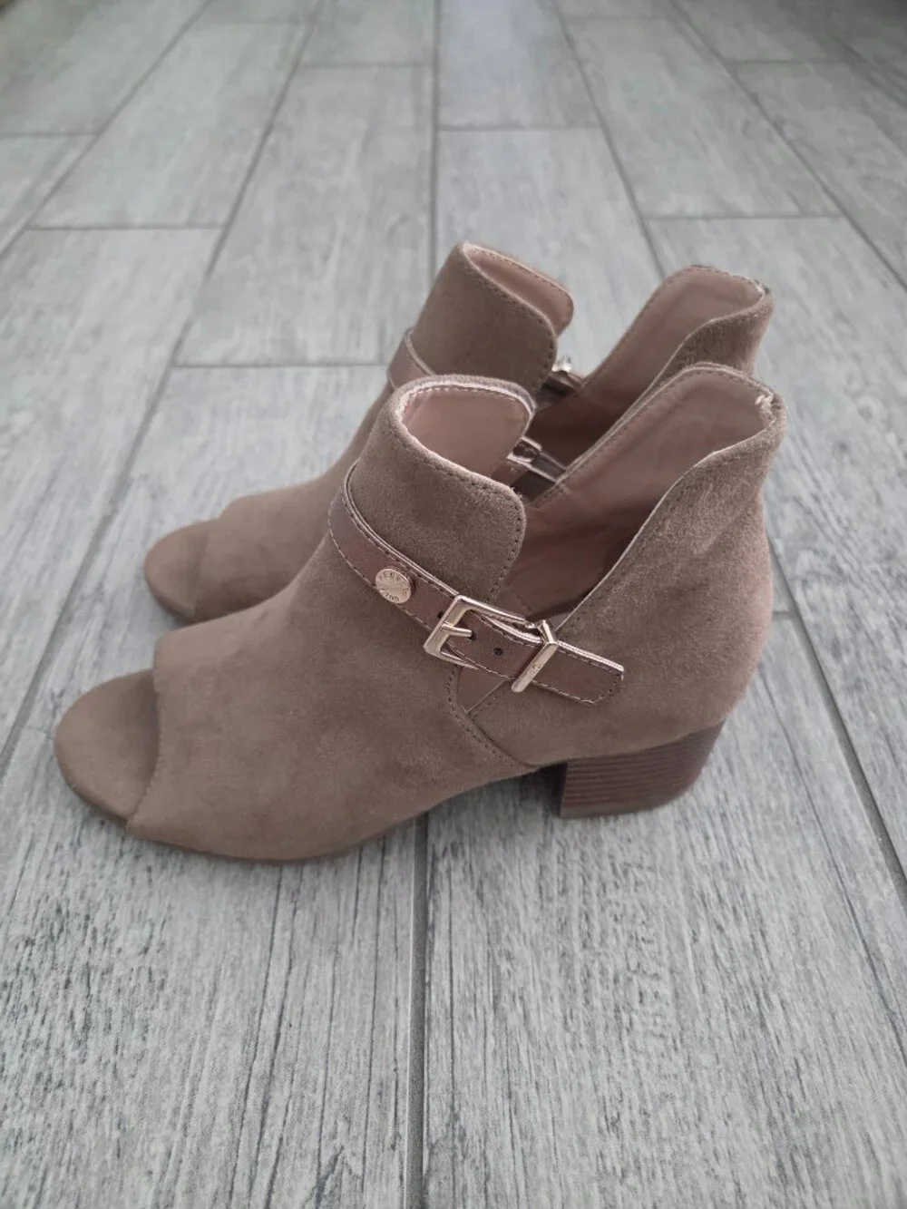 Kenneth Cole New York Girls Booties Suede Taupe Brown Peep Toe Size 4